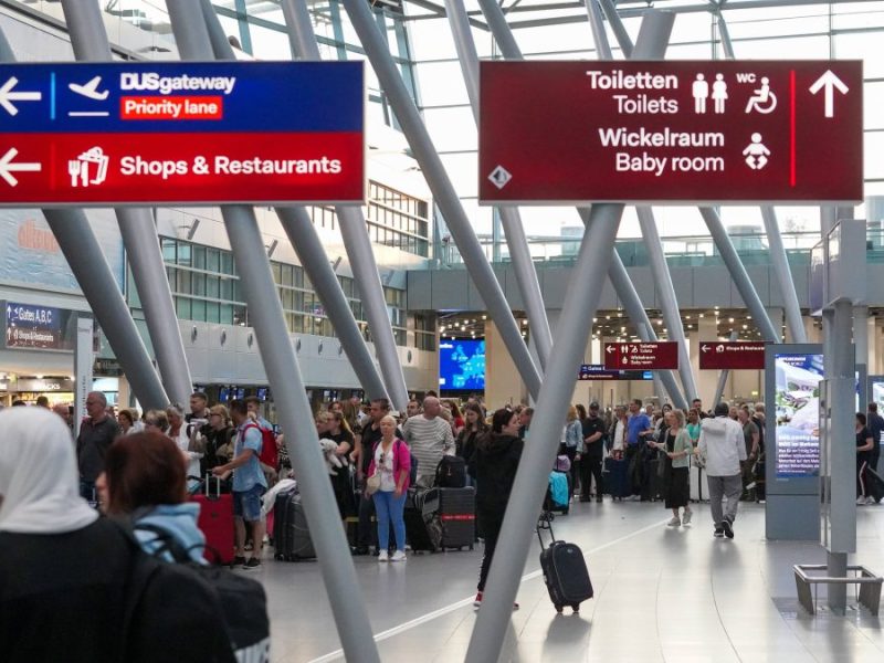 Flughafen Düsseldorf, Schild zu Toiletten