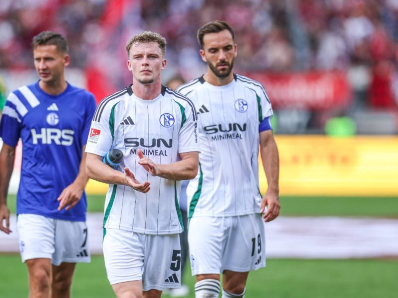Sowohl für ihn persönlich als auch für den FC Schalke 04 liefen die ersten Wochen alles andere als rund. Nun äußert ein S04-Star knallharte Selbstkritik.