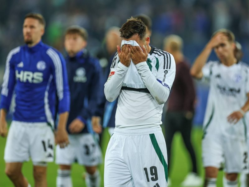 Schalke 04 setzt die Premiere von Kees van Wonderen in den Sand. Für den Pottklub hagelt es Rückschlag über Rückschlag.