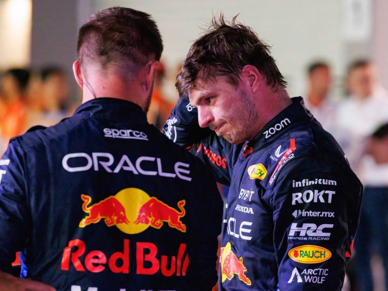 Formel 1: Max Verstappen schaut niedergeschlagen drein.