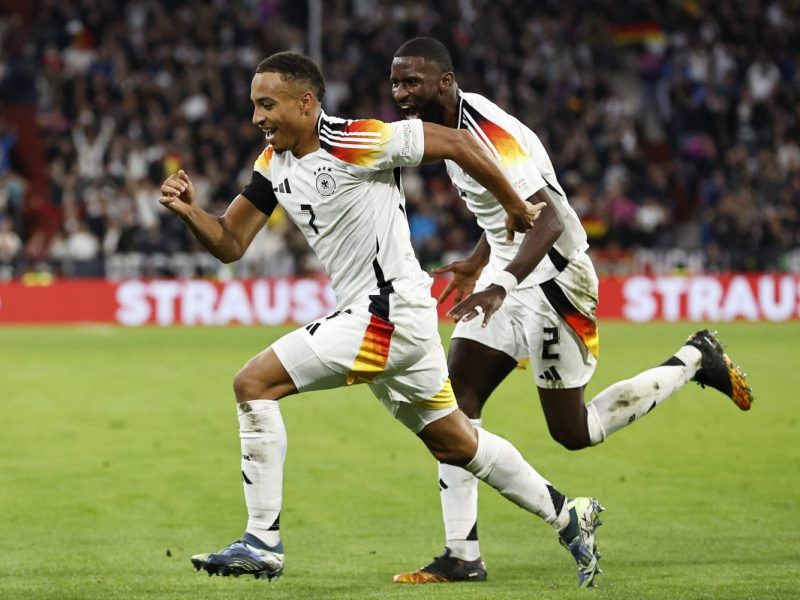 Jamie Leweling jubelt nach seinem Tor bei Deutschland - Niederlande.