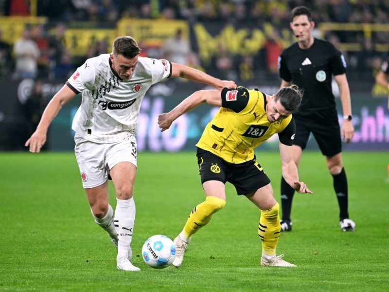 Borussia Dortmund müht sich zu drei Punkten.