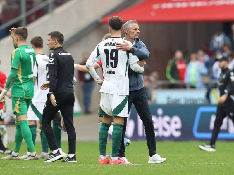 Nach der misslungenen Premiere von Kees van Wonderen gab es gleich die nächste bittere Nachricht für den FC Schalke 04. Jetzt ist der Trainer gefragt.