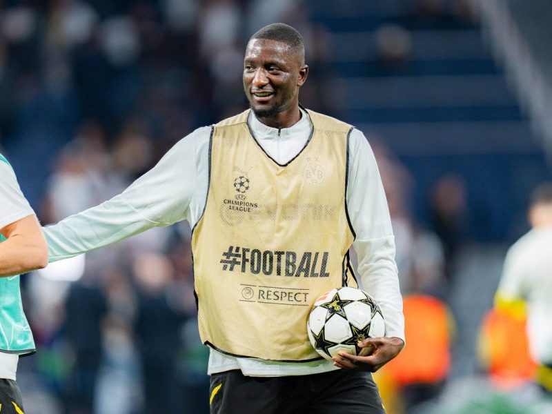 Große Ehre für Serhou Guirassy! Der Stürmerstar von Borussia Dortmund ist jetzt von einer tollen Nachricht überrascht worden.