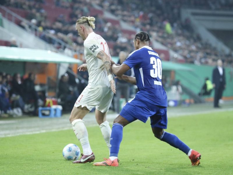 Der FC Schalke 04 muss im DFB-Pokal den nächsten herben Dämpfer hinnehmen. Ein Profi erlebte dabei einen bitteren Abend.
