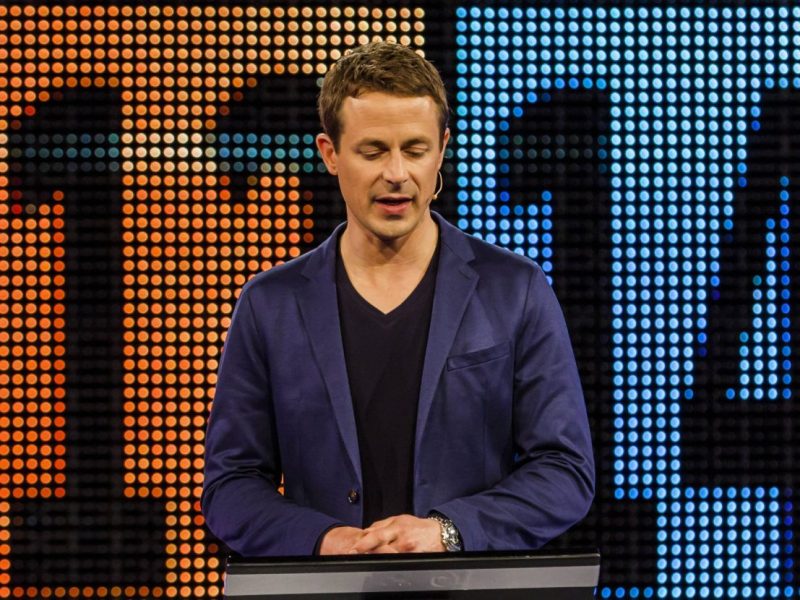 Bei „Gefragt – Gejagt“ liegen die Nerven blank. Warum nun ausgerechnet Moderator Alexander Bommes die Fassung verliert.