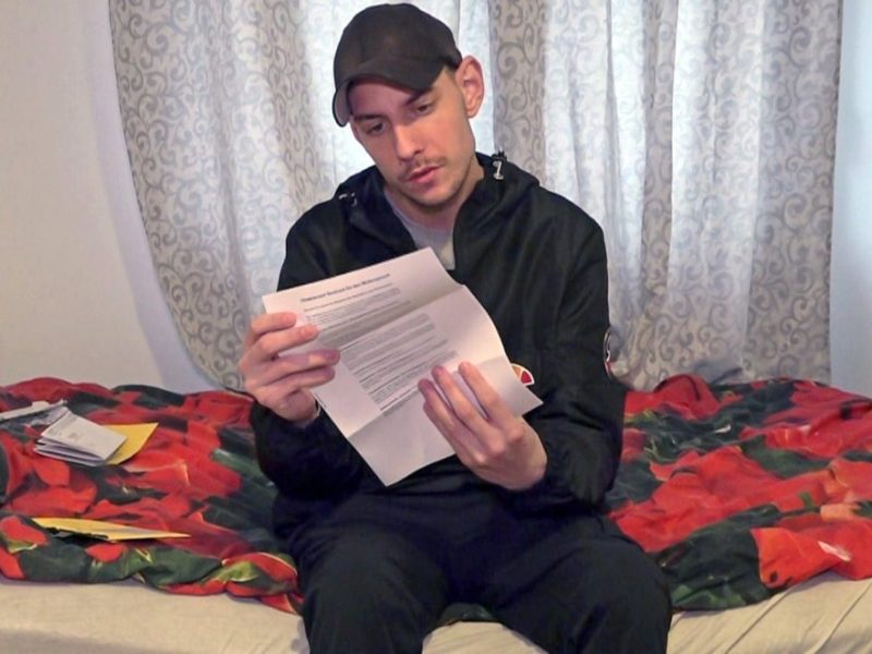 Bürgergeld-Empfänger Pascal reicht beim Jobcenter seine Krankschreibung ein. Doch im Netz sorgt sein Verhalten für Unmut.