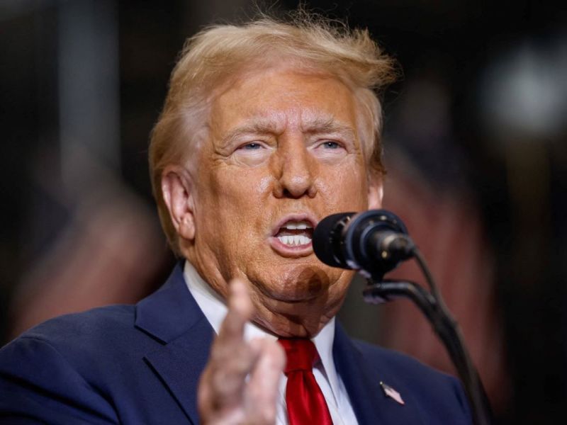 Donald Trump tourt plötzlich nackt durch die USA.