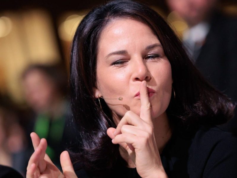 Parteitags-Party mit Baerbock