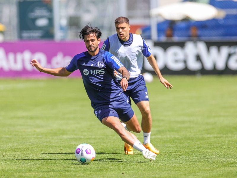 Mit diesem Wechsel hat wohl kaum einer gerechnet. Ein Ex-Profi von Schalke 04 hat nach seinem Abgang einen neuen Klub gefunden.