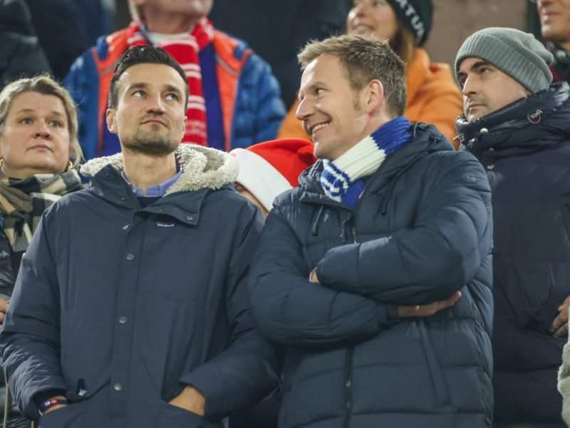 Beim FC Schalke 04 könnte es in Kürze zu einer grundlegenden Veränderung geben. Dabei steht vor allem CEO Matthias Tillmann im Fokus.