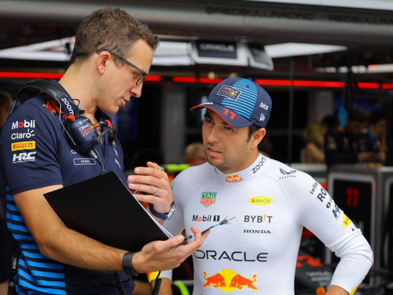 Geht es für Sergio Perez nun doch ganz schnell? Der Luft wird für den wackelnden Formel-1-Piloten immer dünner.