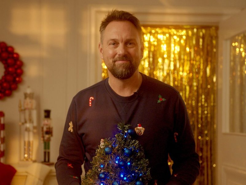 Steven Gätjen ist aus der TV-Landschaft kaum wegzudenken. Jetzt sorgt der Moderator kurz vor Weihnachten für ein besonderes Highlight.