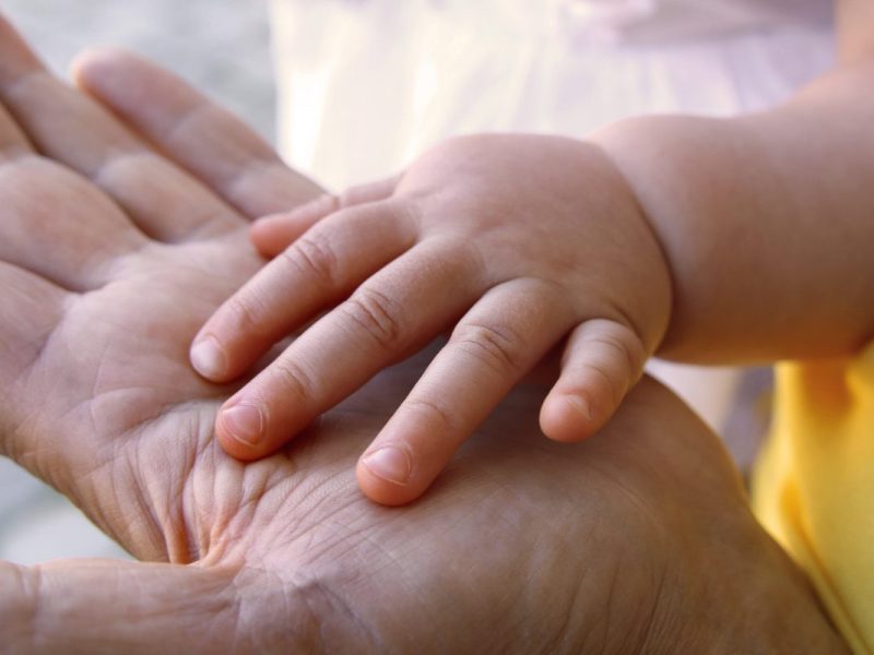 Kinder- und Erwachsenenhand