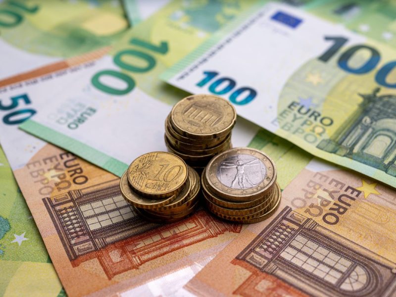 Bürgergeld-Empfängerin geht Möbel shoppen. doch dabei bleibt es nicht.