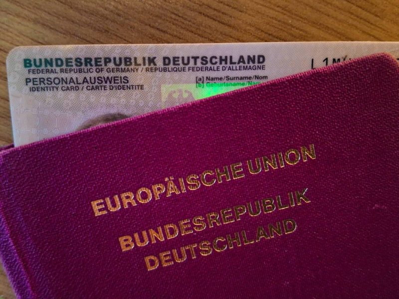 Personalausweis und Reisepass