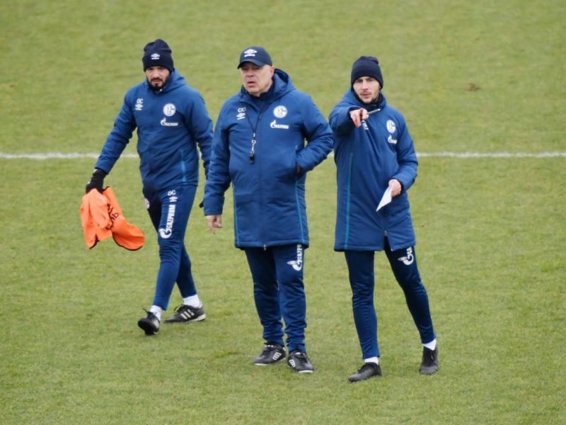 Diese Nachricht ist ein echter Hammer! Ein ehemaliger Trainer des S04 soll laut Medienberichten kurz vor einer Rückkehr stehen.