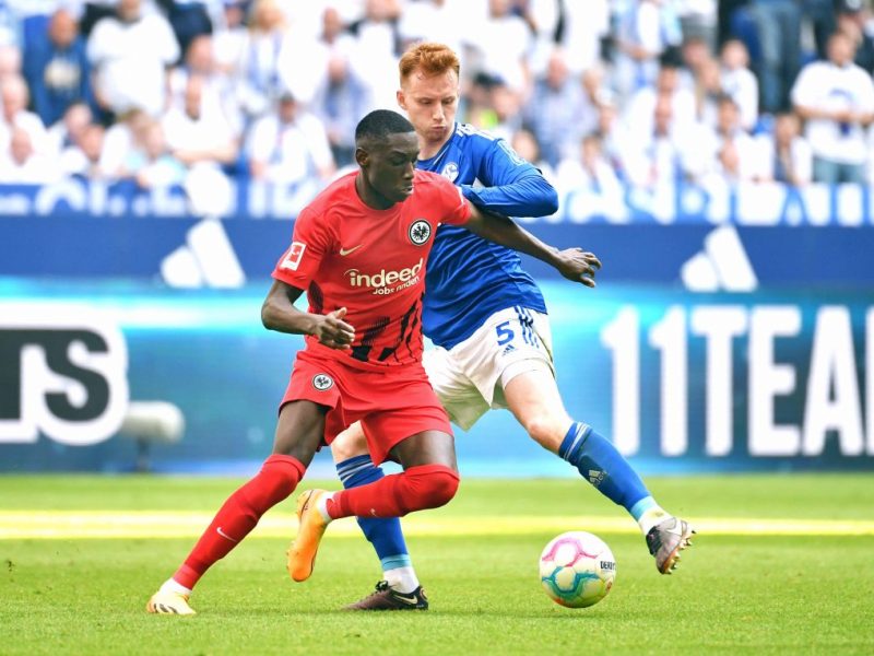 Schnappt Borussia Dortmund bei einem ehemaligen Akteur aus der Bundesliga zu? Dieser Transfer würde wohl für Diskussionen sorgen.