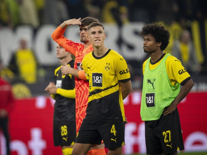 Wird Borussia Dortmund schon bald gleich zwei bittere Verluste hinnehmen müssen? Zwei BVB-Akteure sind derzeit heiß begehrt.