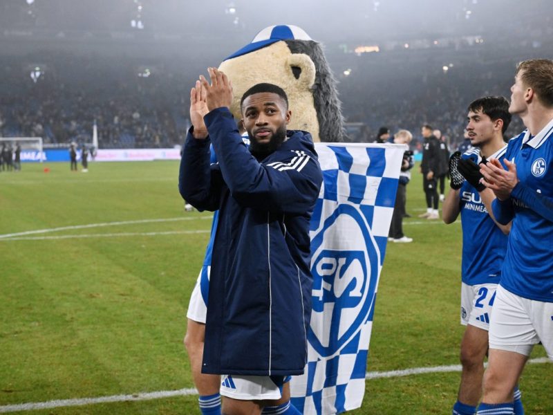 Moussa Sylla avanciert beim FC Schalke 04 immer mehr zum Publikumsliebling. Jetzt gibt es Grund zum Feiern für den Angreifer.