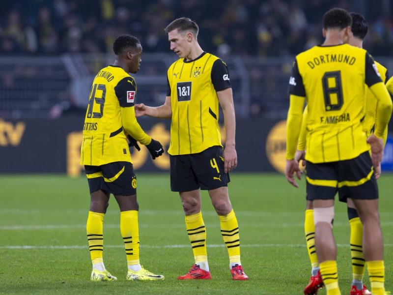 Muss Borussia Dortmund einen herben Abgang fürchten? Ausgerechnet der FC Bayern soll einen BVB-Star verpflichten wollen.