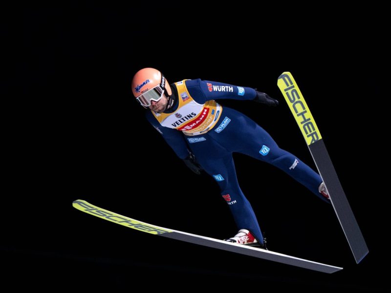 Die 73. Vierschanzentournee macht halt in Garmisch-Partenkirchen, das Neujahrsspringen steht an. Im Live-Ticker bekommst du alle Infos!