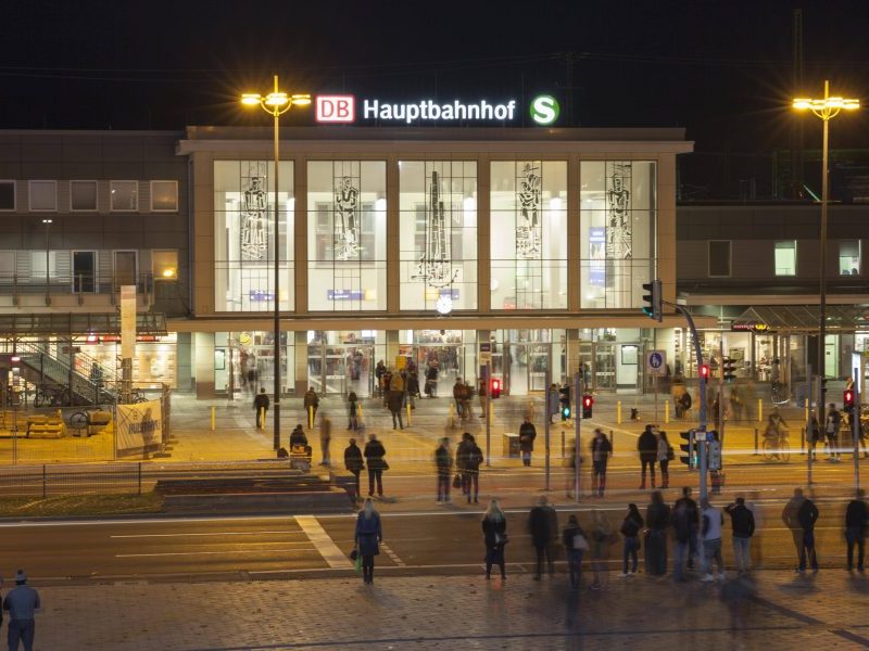 Der Dortmunder Hauptbahnhof bei Nacht