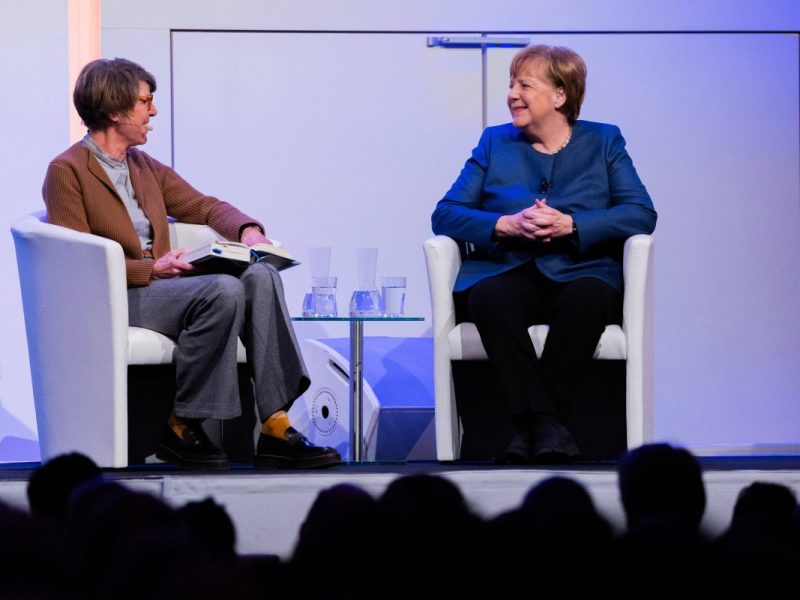 Bettina Böttinger und Angela Merkel