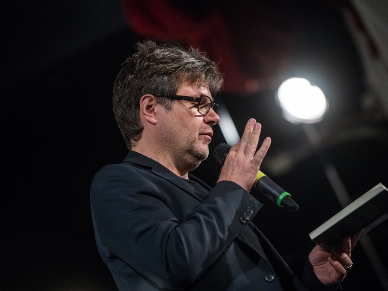 Robert Habeck liest aus Buch