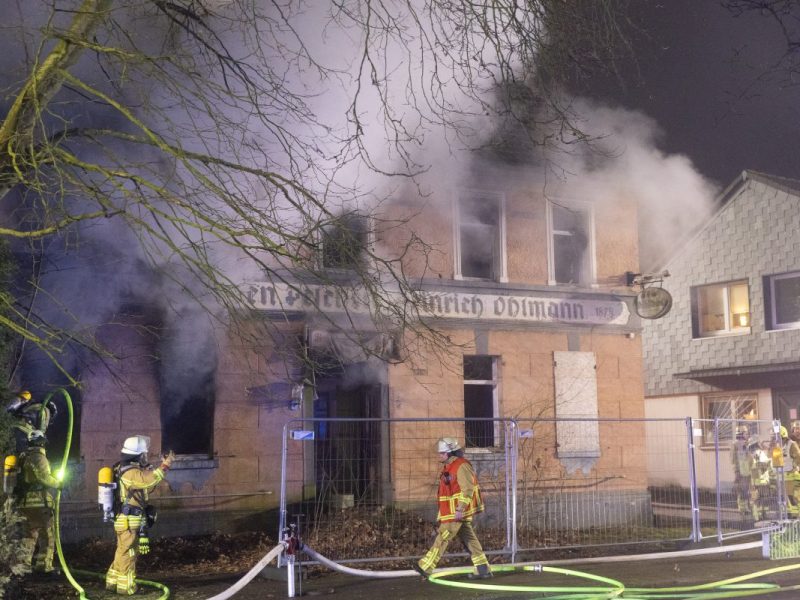 Brand in verlassener Gaststätte in Duisburg
