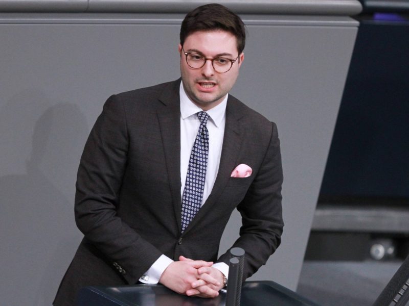 FDP-Politiker jammert über seine Krankenkassenbeiträge.