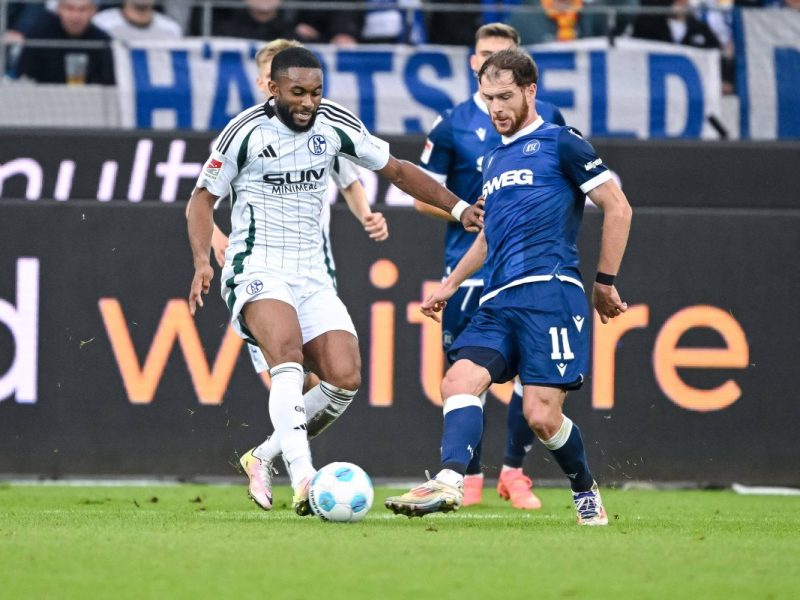 Bei dieser Nachrichten werden vor allem zwei Stars von Schalke 04 aufhorchen. Ein Konkurrent muss einen herben Rückschlag hinnehmen.