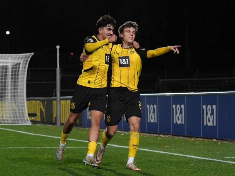 Zu Beginn des neuen Jahres gibt es für einen Youngster von Borussia Dortmund große Neuigkeiten. Auf diese Nachricht haben alle Fans gewartet.