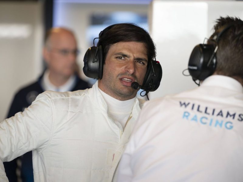 Lange Zeit war nicht klar, wohin es Formel-1-Star Carlos Sainz ziehen wird. Nun enthüllt ein Ex-Teamboss pikante Details zu Verhandlungen mit dem Spanier.
