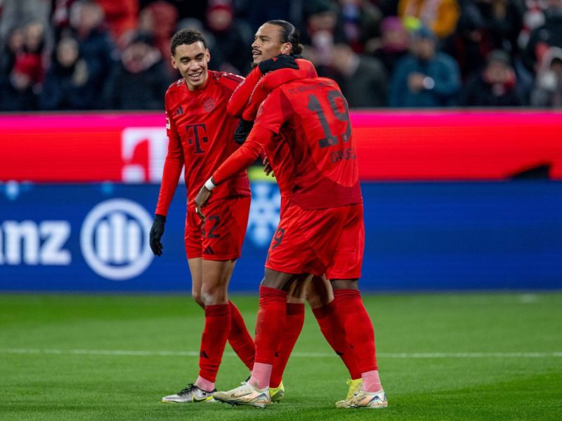 Der Vertragspoker um Alphonso Davies spitzt sich immer weiter zu. Jetzt mischt sich ein Star des FC Bayern München aktiv in den Poker ein.