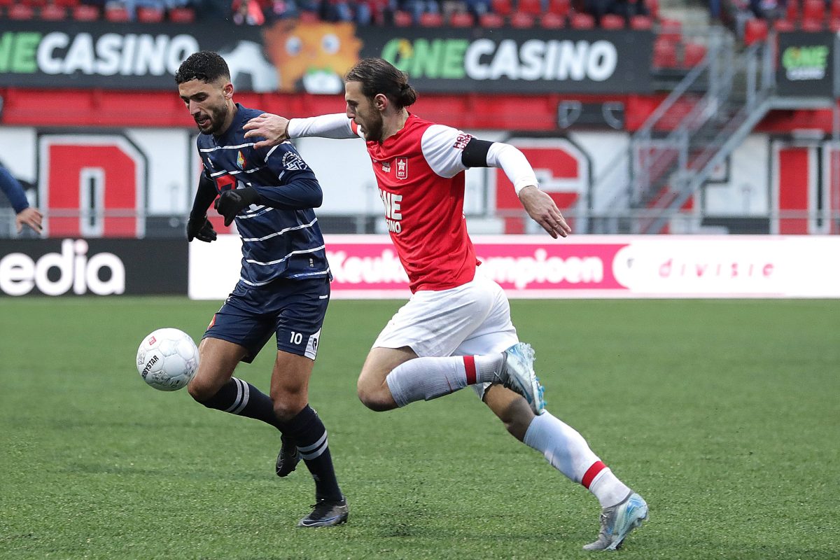 Der FC Schalke 04 ist weiterhin auf der Suche nach Neuverstärkungen. Ein Ex-Schützling von Kees van Wonderen könnte dabei interessant werden.