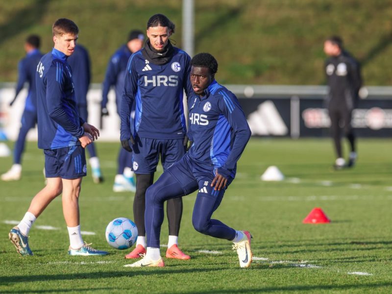 Ganz bittere Nachrichten für den FC Schalke 04 und ein Top-Juwel. Der Youngster hat eine schwere Knieverletzung erlitten.