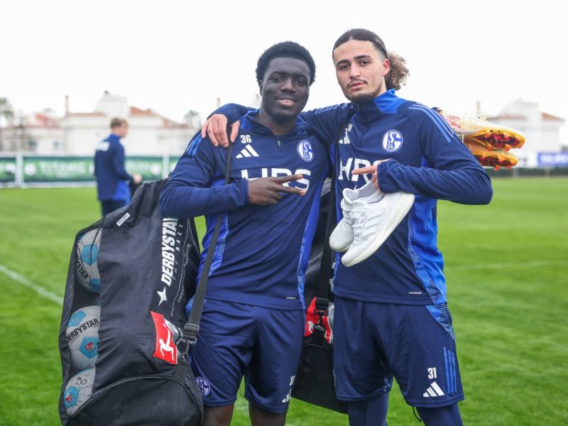 Beim FC Schalke 04 könnte sich eine echte Überraschung anbahnen. Im Mittelpunkt steht einmal mehr ein Top-Youngster des S04.