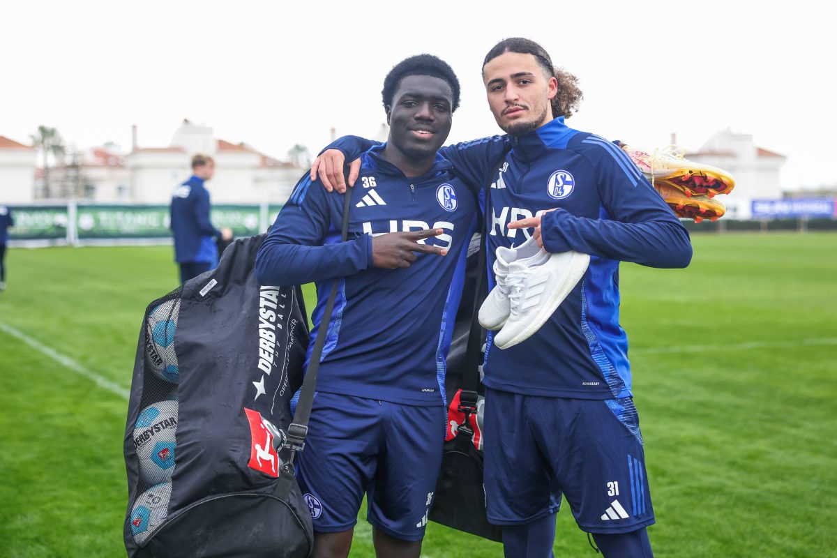 Beim FC Schalke 04 könnte sich eine echte Überraschung anbahnen. Im Mittelpunkt steht einmal mehr ein Top-Youngster des S04.