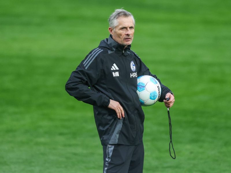 Folgen nach Loris Karius noch weitere Transfers? Schalke 04-Coach Kees van Wonderen hat eine eindeutige Meinung zu möglichen Neuzugängen.