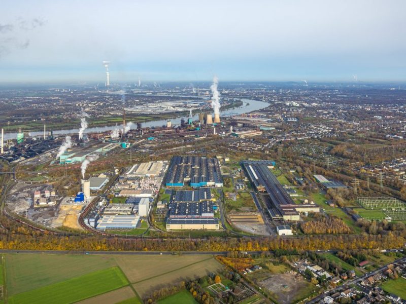 Symbolbild. Ein Duisburger ist am Samstag (25. Januar) bei seiner Arbeit auf einem Werksgelände tödlich verunglückt.